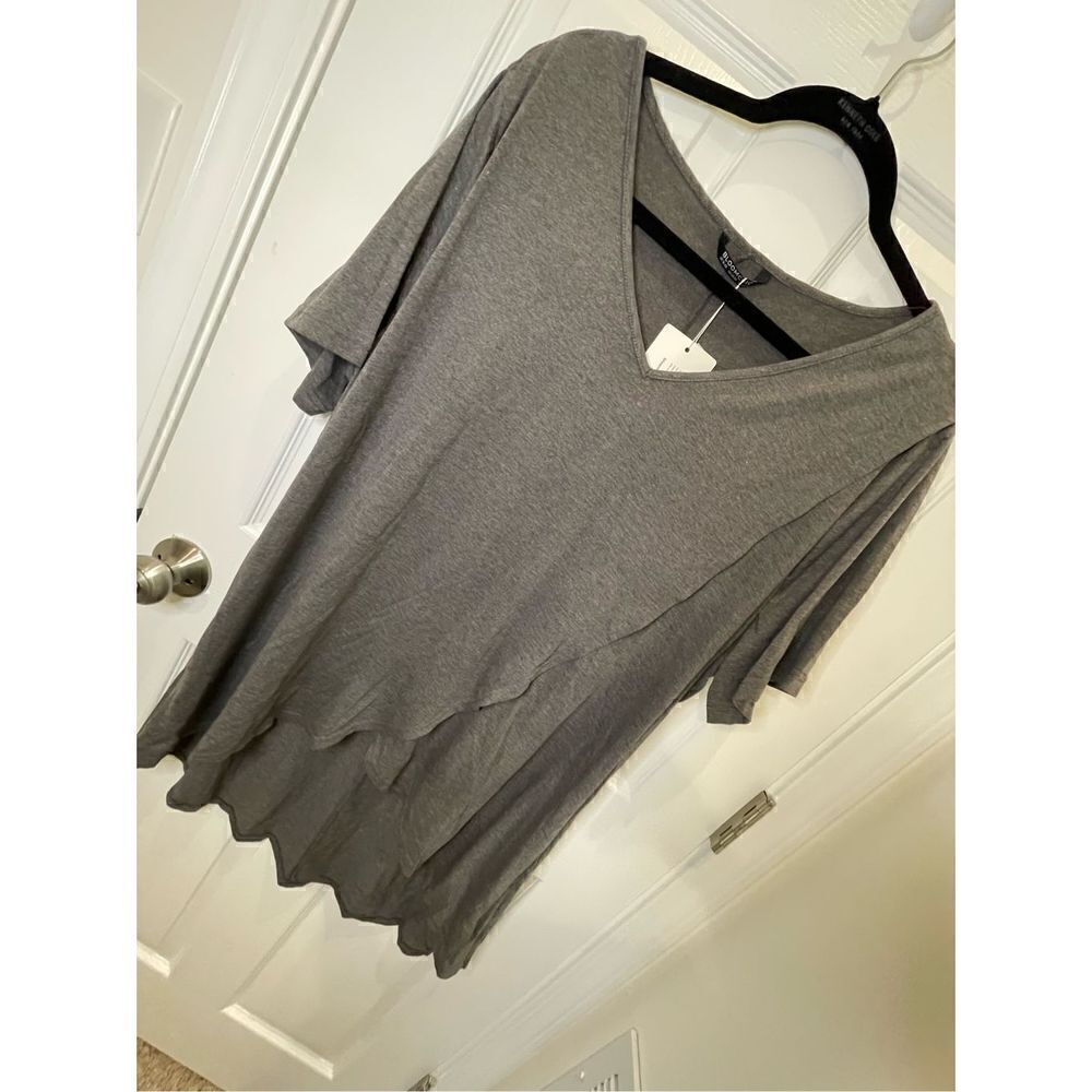 Bloomchic women’s size 18/20 gray blouse NWT